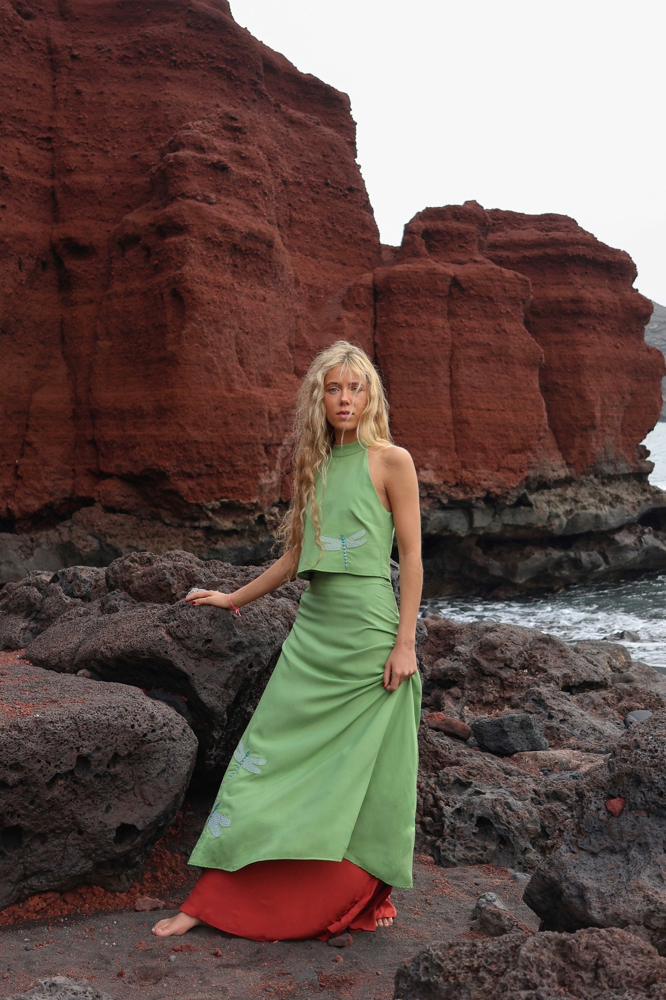 Qué ponerse en una boda de día en verano: looks de invitada que funcionan de verdad